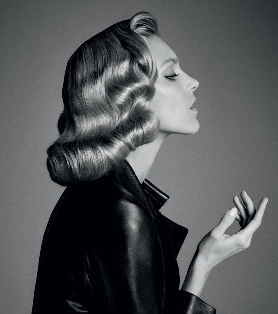 Bağcılar Escort siyah zemin üzerinde altın ve bronz vurgulu tanıtım görseli